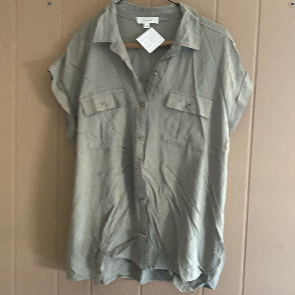 Ladies size large green short sleeve shirt by beceel